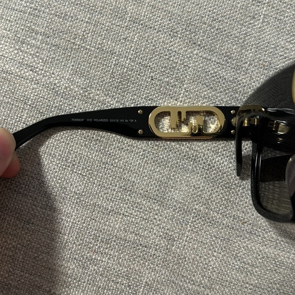 Fendi O'Lock Square Sunglasses FE40063F - Picture 5 of 7
